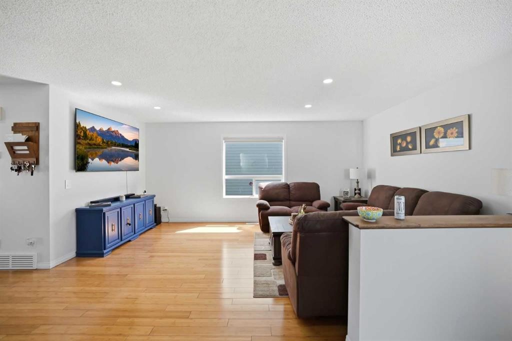89 Saddlehorn Close Ne, Calgary, AB