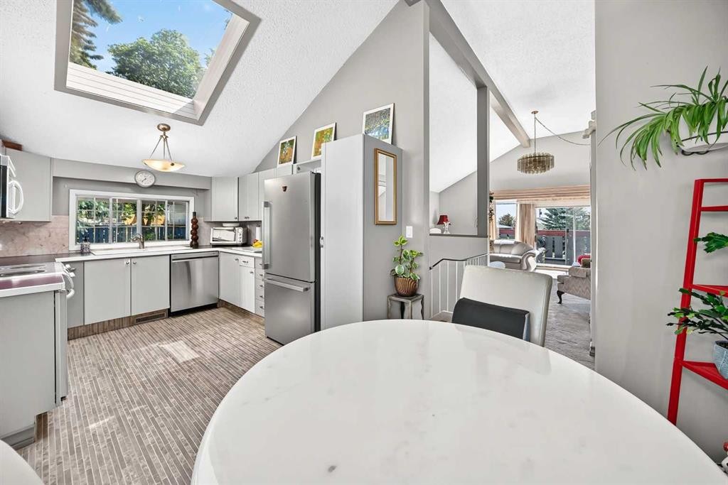 310 Huntham Place Ne, Calgary, AB