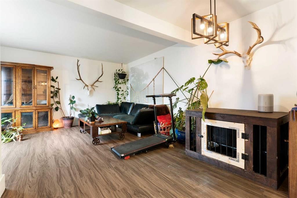 11-4810 40 Avenue Sw, Calgary, AB