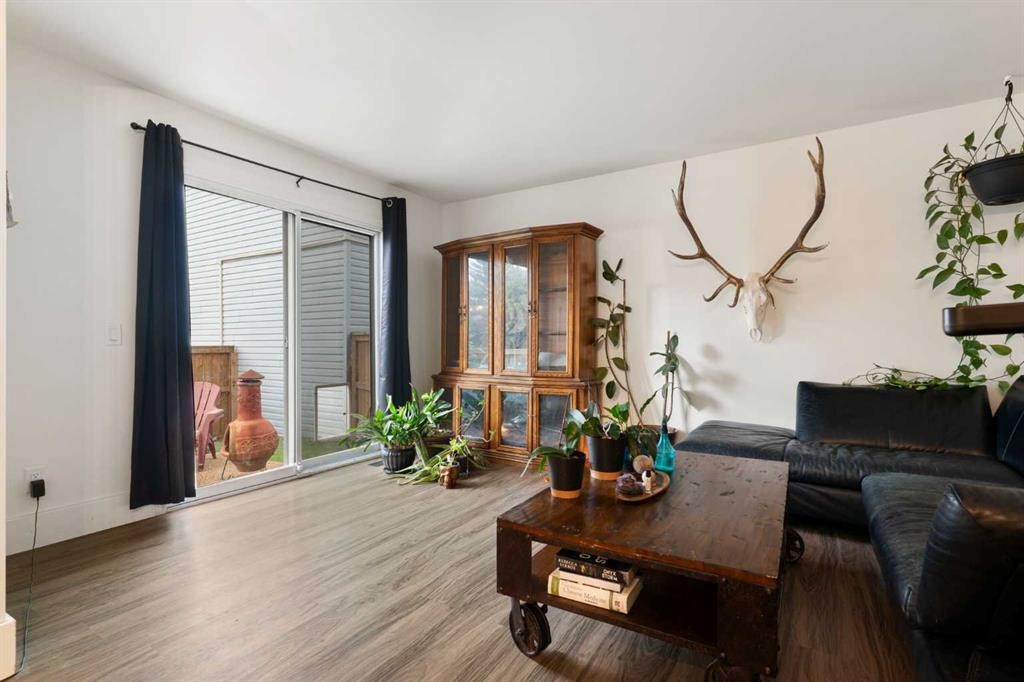 11-4810 40 Avenue Sw, Calgary, AB