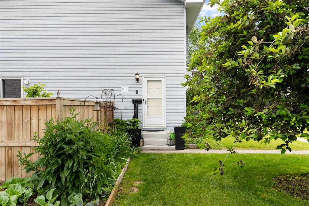 11-4810 40 Avenue Sw, Calgary, AB