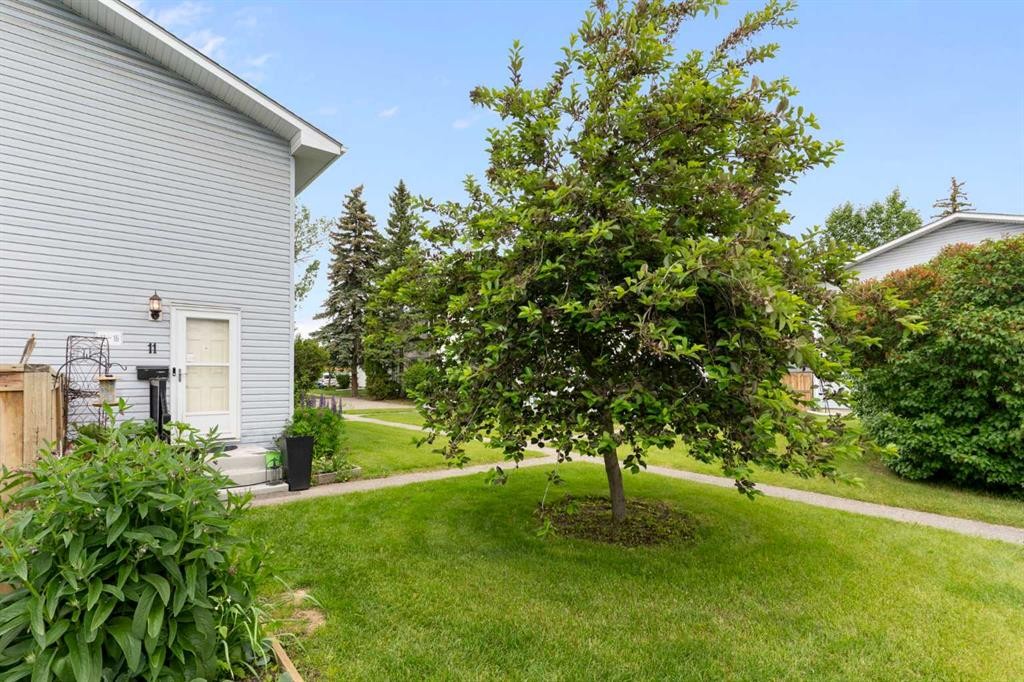 11-4810 40 Avenue Sw, Calgary, AB