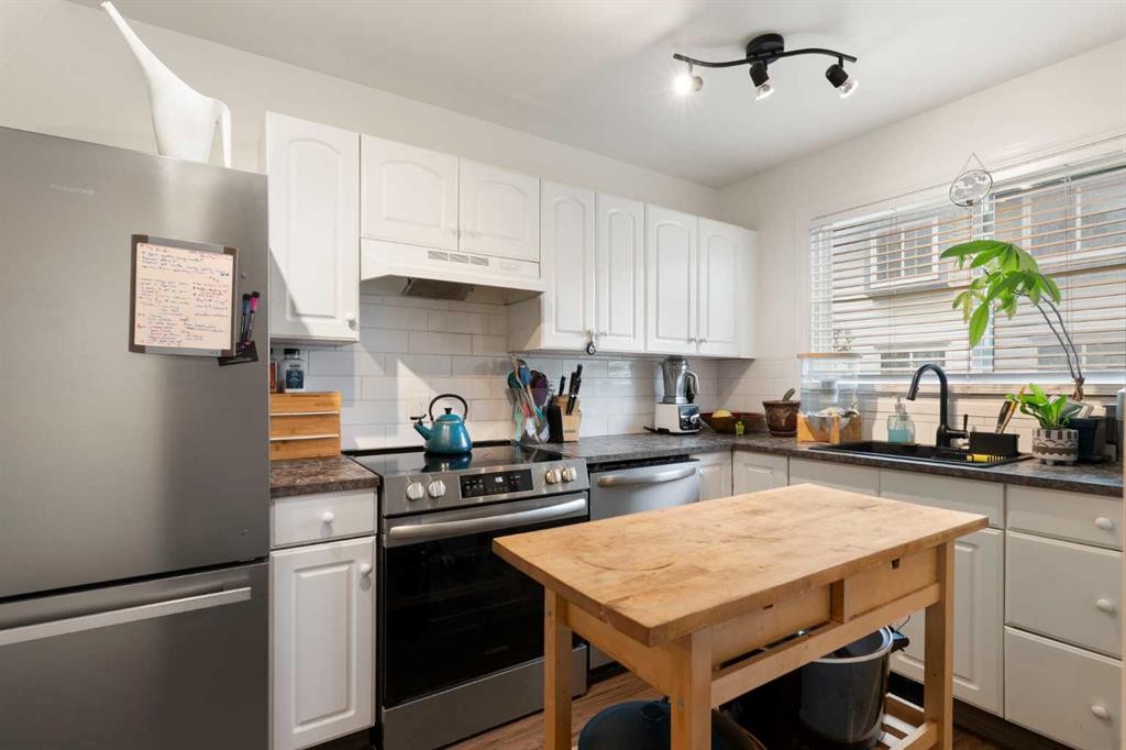 11-4810 40 Avenue Sw, Calgary, AB