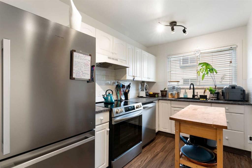 11-4810 40 Avenue Sw, Calgary, AB