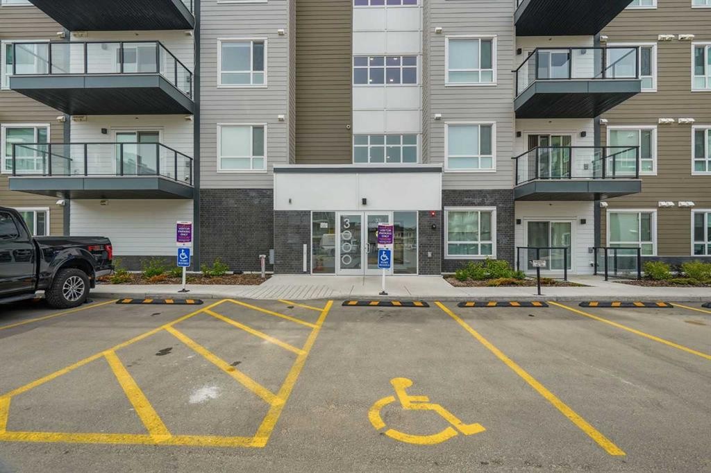 3207-33 Carringham Gate Nw, Calgary, AB