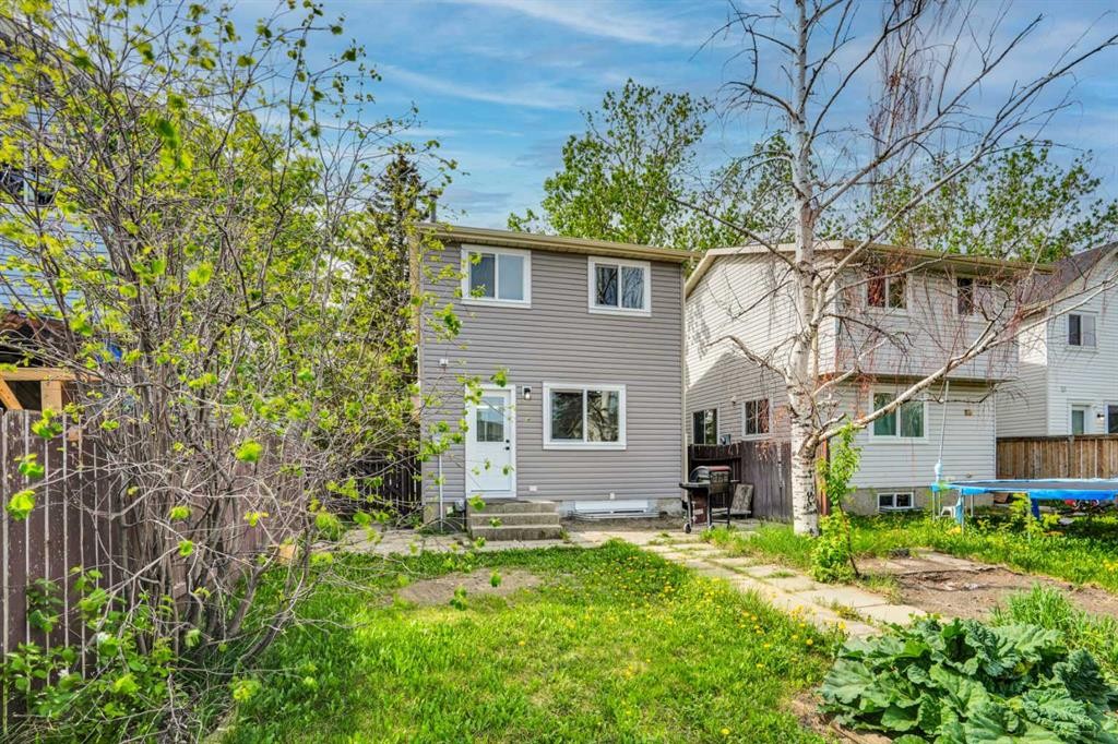 74 Castledale Way Ne, Calgary, AB