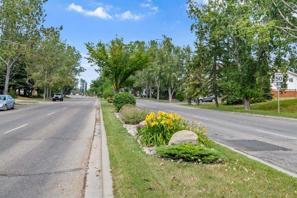 112 Hawkford Crescent Nw, Calgary, AB - Outdoor With View