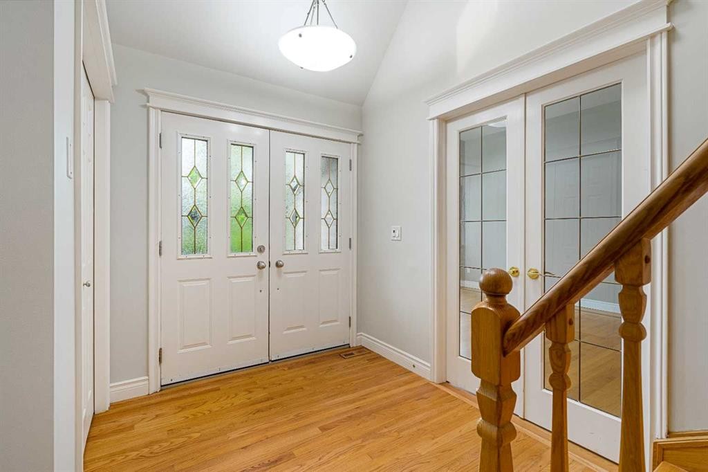 112 Hawkford Crescent Nw, Calgary, AB - Indoor Photo Showing Other Room