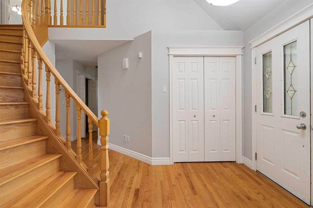 112 Hawkford Crescent Nw, Calgary, AB - Indoor Photo Showing Other Room