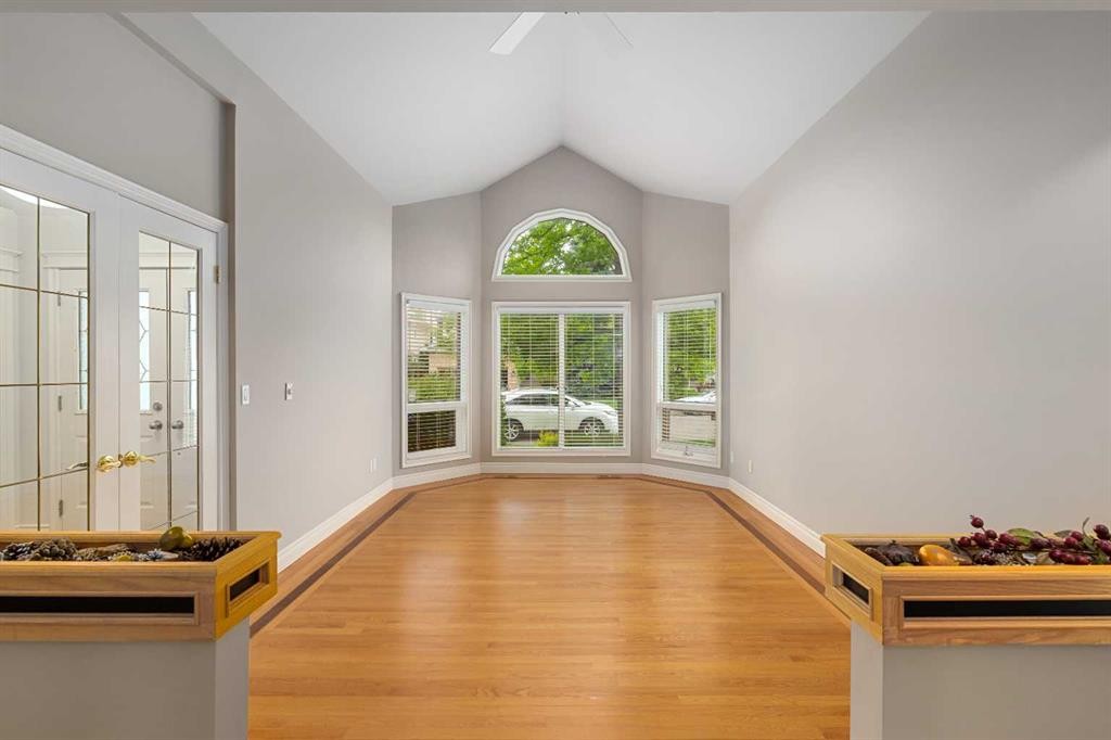112 Hawkford Crescent Nw, Calgary, AB - Indoor Photo Showing Other Room