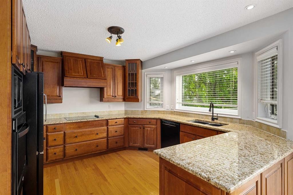 112 Hawkford Crescent Nw, Calgary, AB - Indoor Photo Showing Kitchen With Double Sink