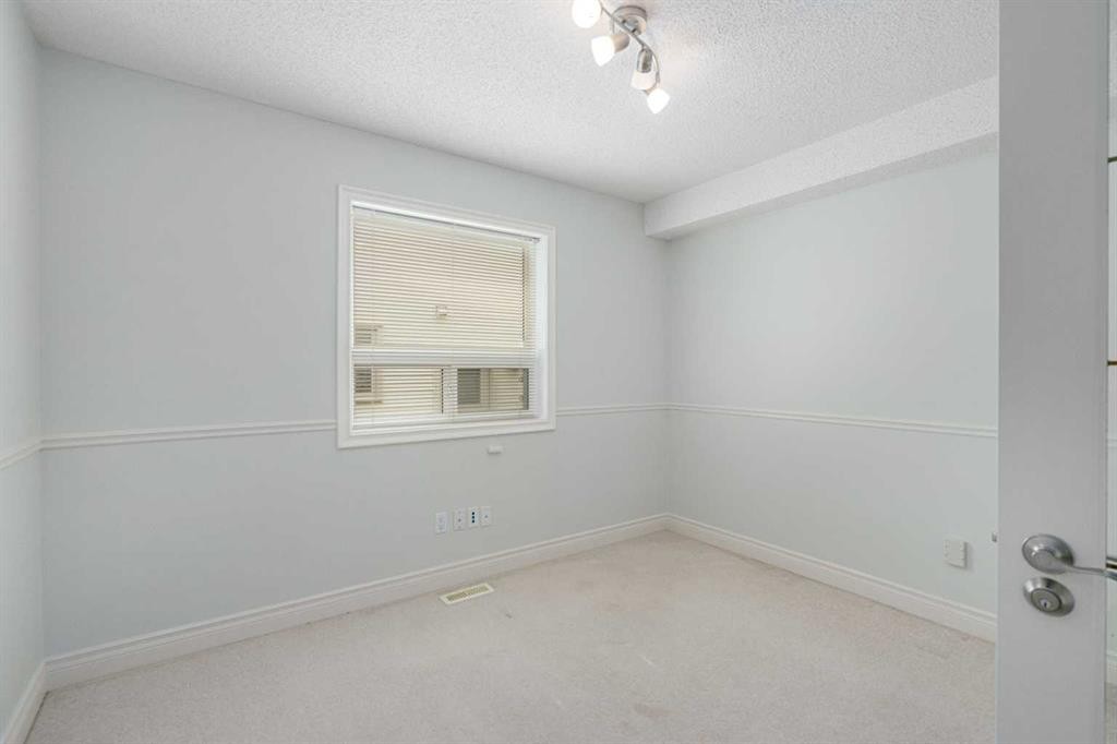 112 Hawkford Crescent Nw, Calgary, AB - Indoor Photo Showing Other Room