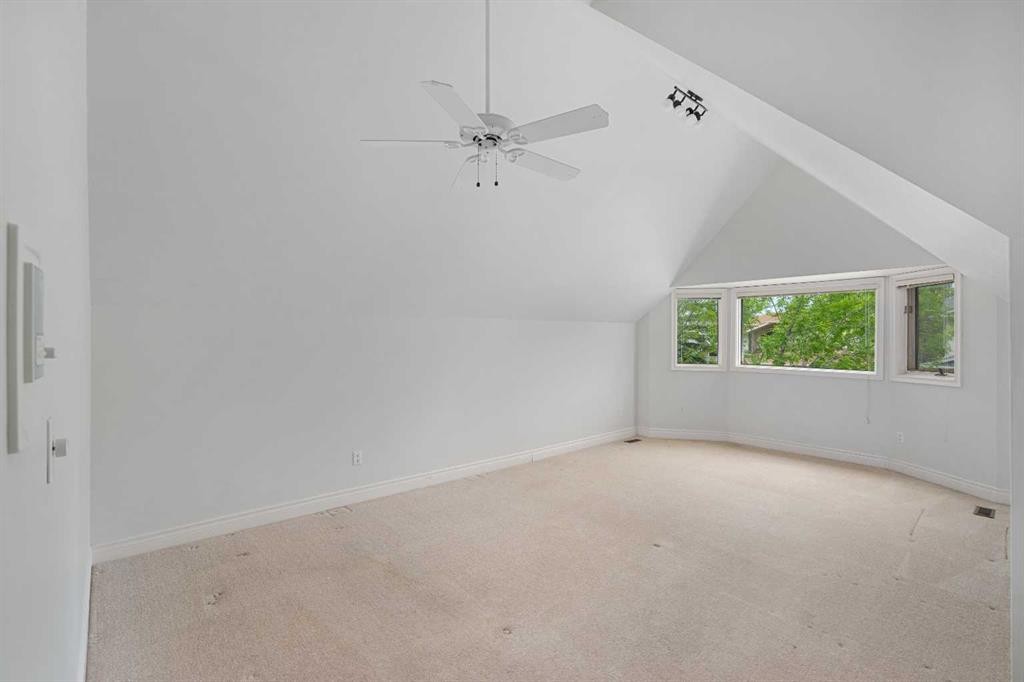 112 Hawkford Crescent Nw, Calgary, AB - Indoor Photo Showing Other Room
