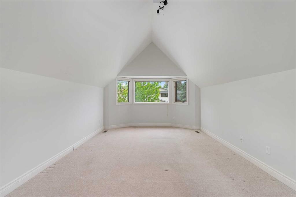 112 Hawkford Crescent Nw, Calgary, AB - Indoor Photo Showing Other Room