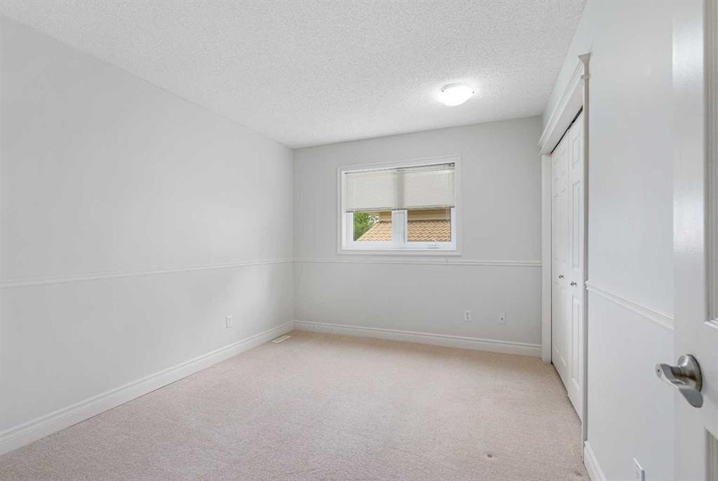 112 Hawkford Crescent Nw, Calgary, AB - Indoor Photo Showing Other Room