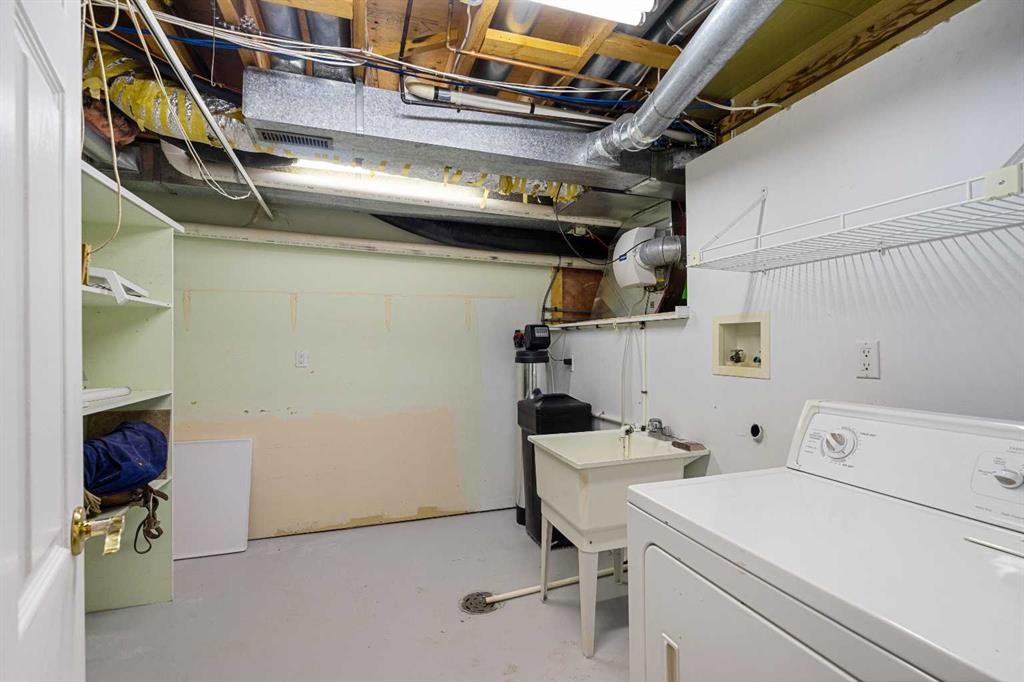 112 Hawkford Crescent Nw, Calgary, AB - Indoor Photo Showing Laundry Room
