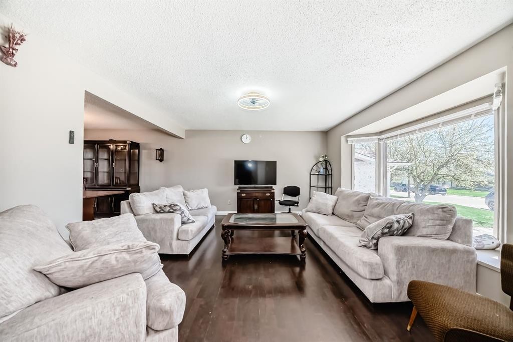 28 Rundlelawn Place Ne, Calgary, AB