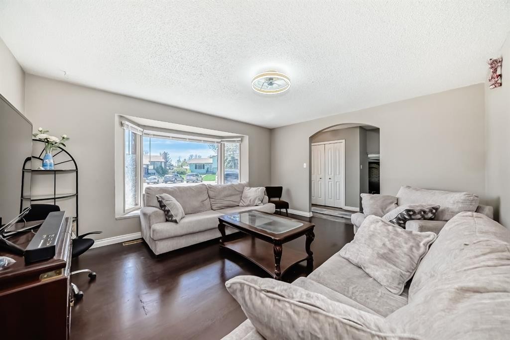 28 Rundlelawn Place Ne, Calgary, AB
