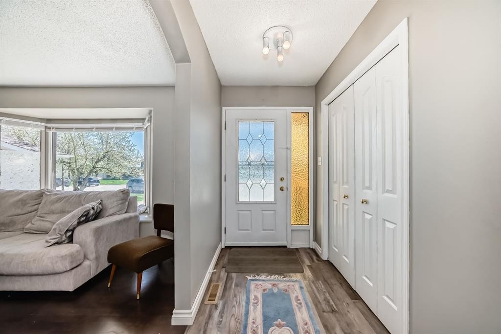 28 Rundlelawn Place Ne, Calgary, AB