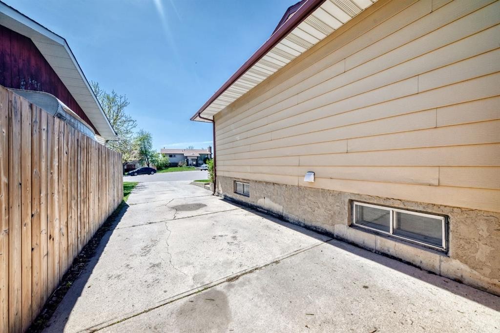 28 Rundlelawn Place Ne, Calgary, AB