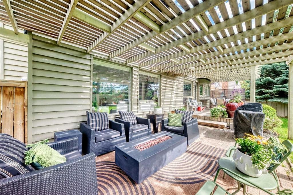 344 Canterville Drive Sw, Calgary, AB