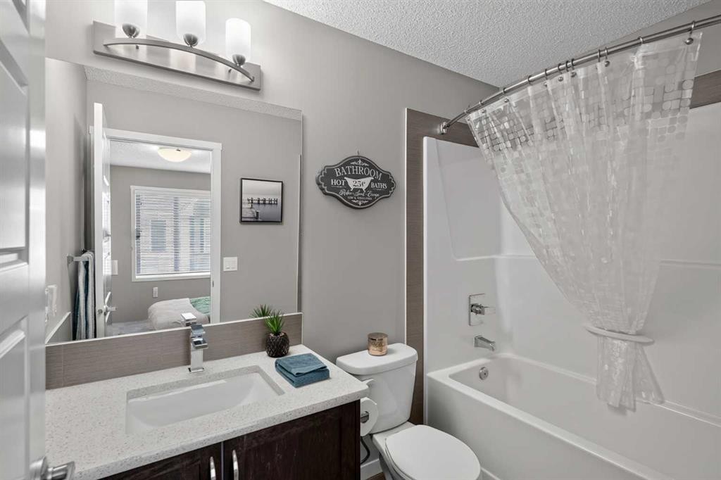 412 Nolanlake Villas Nw, Calgary, AB - Indoor Photo Showing Bathroom