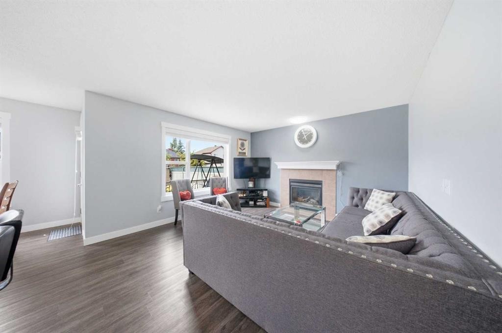 19 Martha'S Meadow Close, Calgary, AB - Indoor Photo Showing Living Room With Fireplace