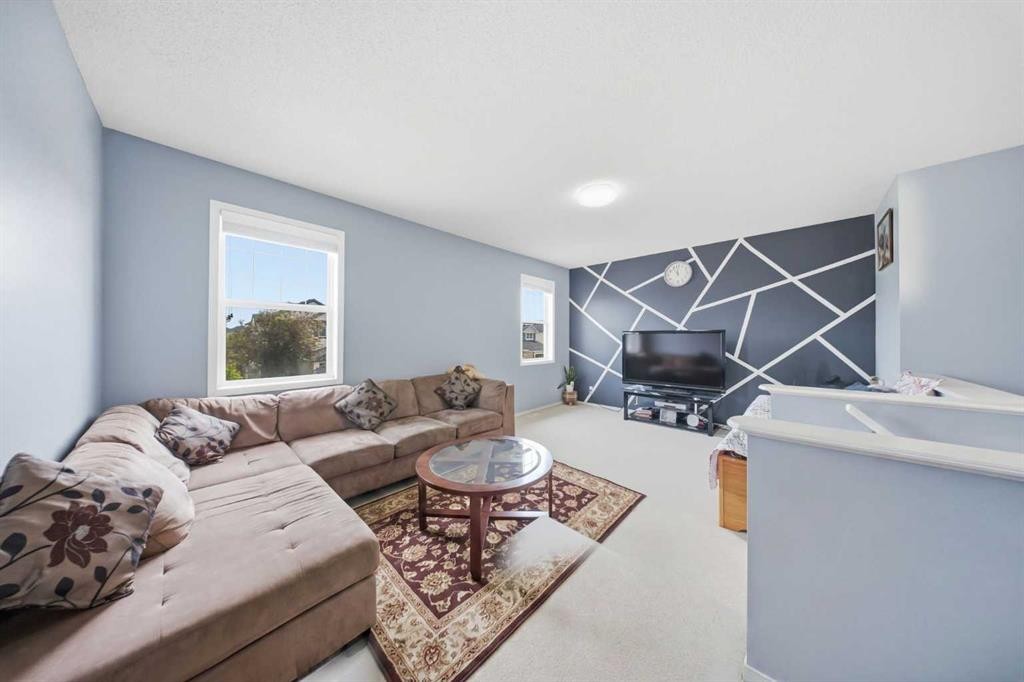 19 Martha'S Meadow Close, Calgary, AB - Indoor Photo Showing Living Room