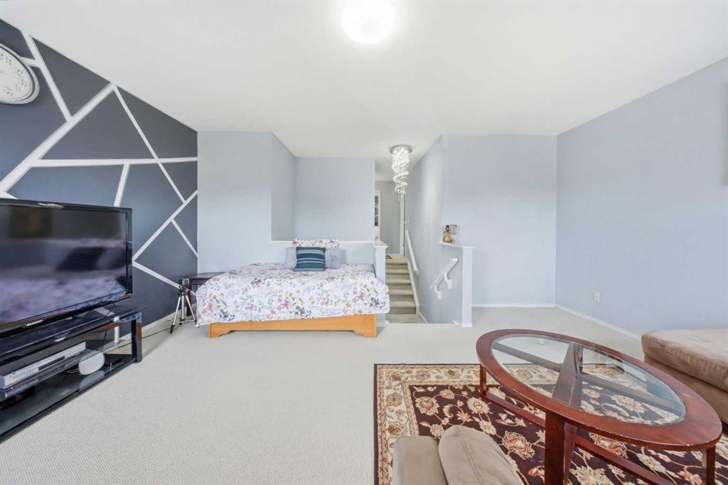 19 Martha'S Meadow Close, Calgary, AB - Indoor Photo Showing Bedroom