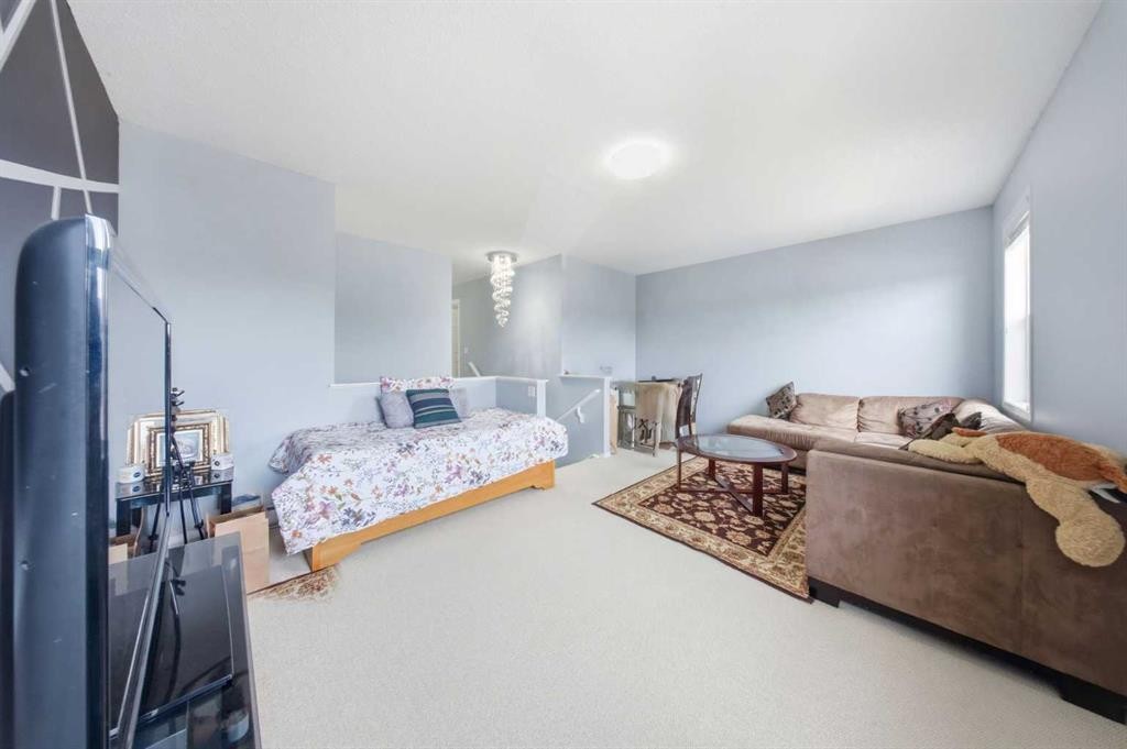 19 Martha'S Meadow Close, Calgary, AB - Indoor Photo Showing Bedroom