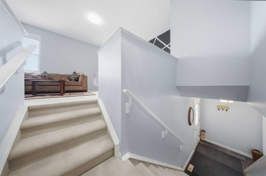 19 Martha'S Meadow Close, Calgary, AB - Indoor Photo Showing Other Room