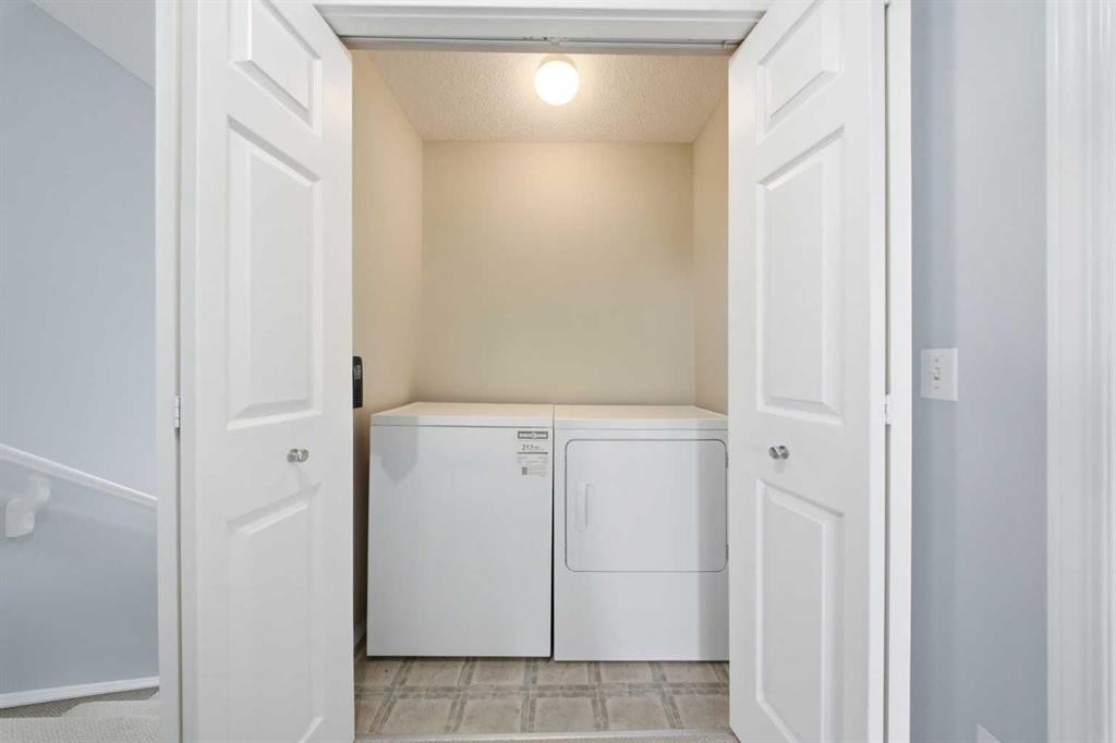 19 Martha'S Meadow Close, Calgary, AB - Indoor Photo Showing Laundry Room