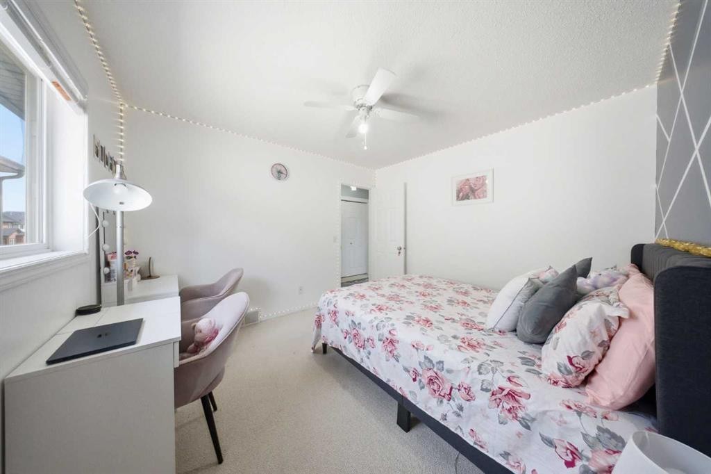 19 Martha'S Meadow Close, Calgary, AB - Indoor Photo Showing Bedroom