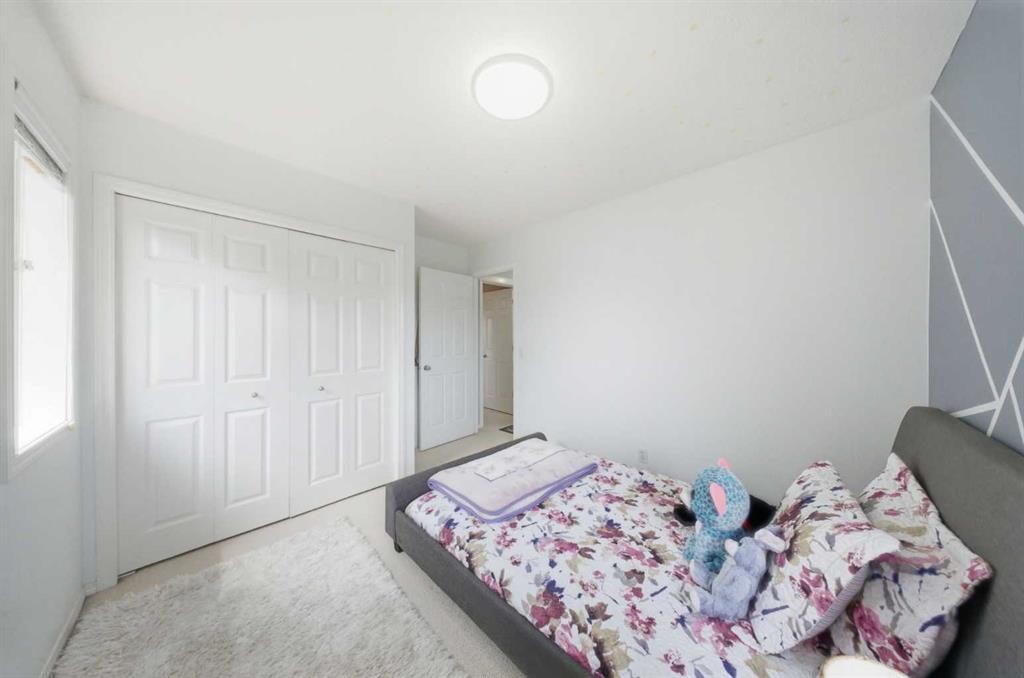 19 Martha'S Meadow Close, Calgary, AB - Indoor Photo Showing Bedroom
