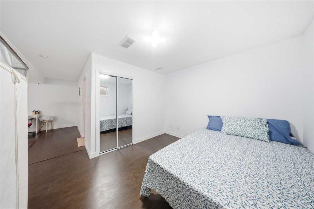 19 Martha'S Meadow Close, Calgary, AB - Indoor Photo Showing Bedroom