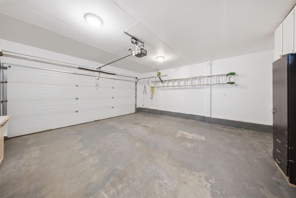 19 Martha'S Meadow Close, Calgary, AB - Indoor Photo Showing Garage