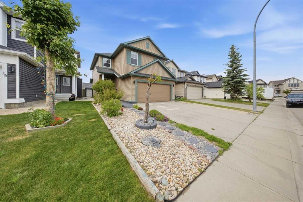 19 Martha'S Meadow Close, Calgary, AB - Outdoor With Facade