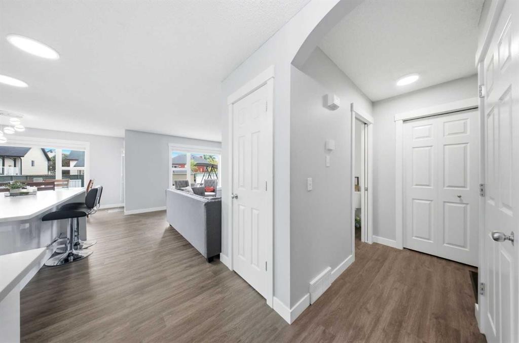 19 Martha'S Meadow Close, Calgary, AB - Indoor Photo Showing Other Room