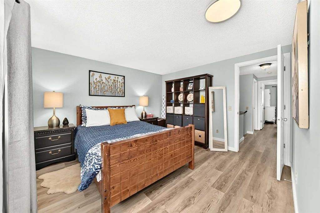 63 Strathcona Crescent Sw, Calgary, AB