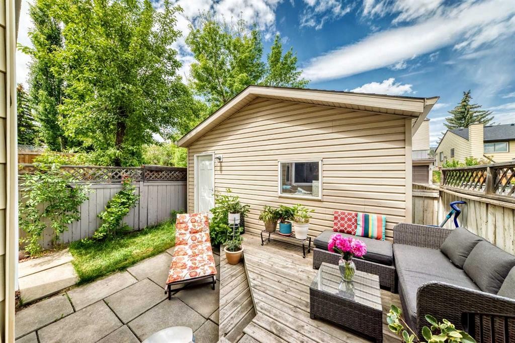 63 Strathcona Crescent Sw, Calgary, AB