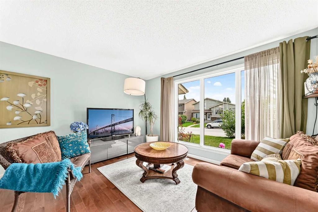 63 Strathcona Crescent Sw, Calgary, AB