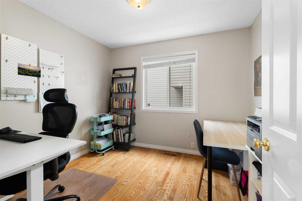 136 Douglas Glen Heath Se, Calgary, AB - Indoor Photo Showing Office