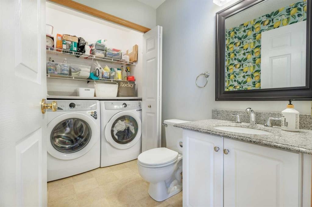 136 Douglas Glen Heath Se, Calgary, AB - Indoor Photo Showing Laundry Room