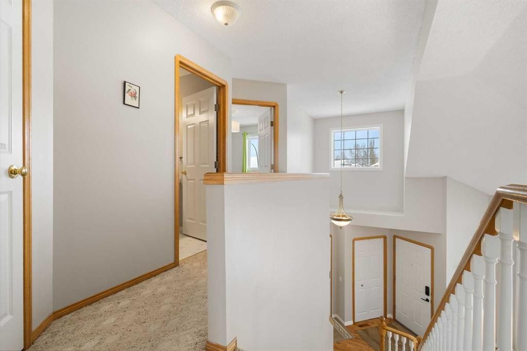 136 Douglas Glen Heath Se, Calgary, AB - Indoor Photo Showing Other Room