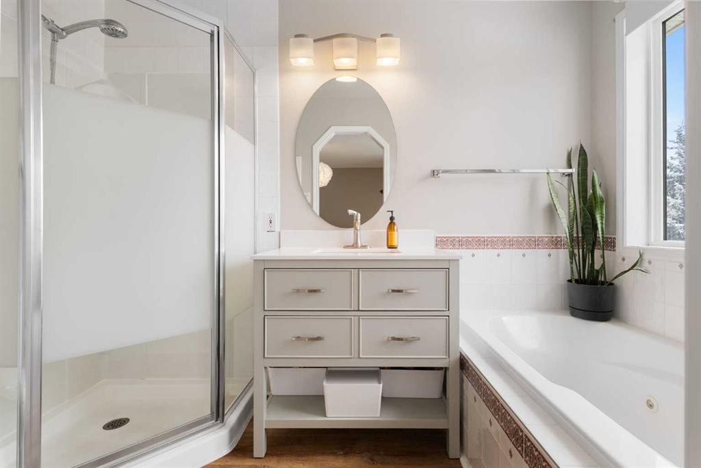 136 Douglas Glen Heath Se, Calgary, AB - Indoor Photo Showing Bathroom