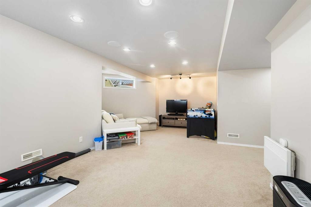 136 Douglas Glen Heath Se, Calgary, AB - Indoor