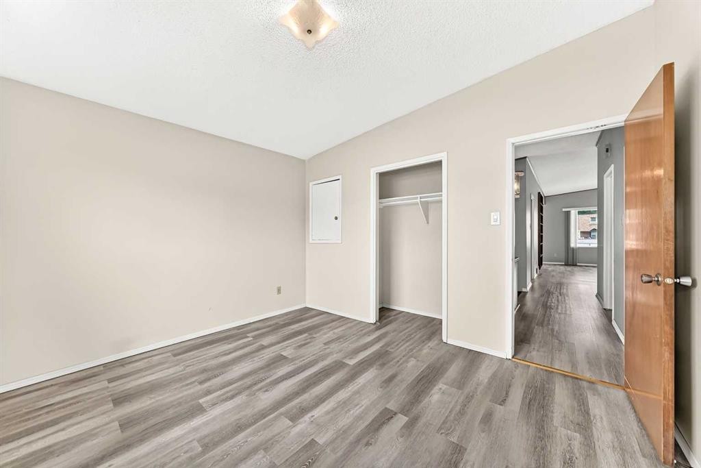 6329 Centre Street Nw, Calgary, AB - Indoor Photo Showing Other Room