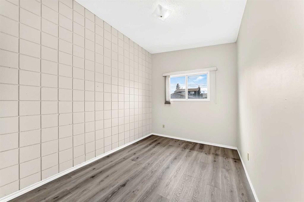 6329 Centre Street Nw, Calgary, AB - Indoor Photo Showing Other Room