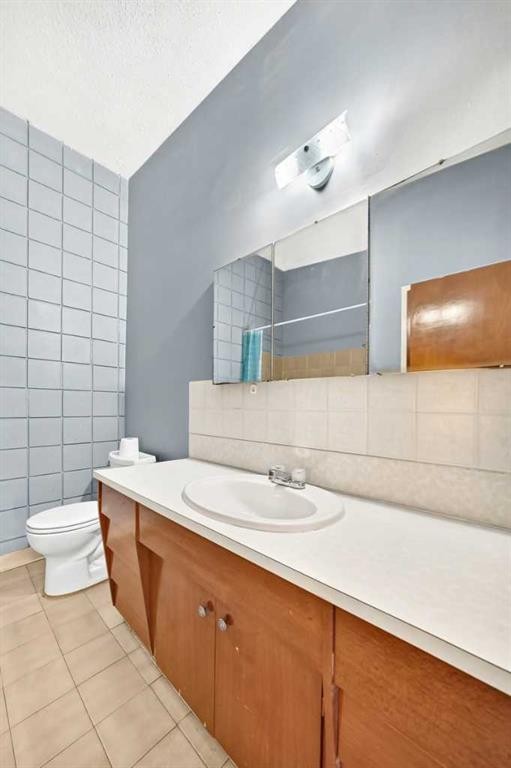 6329 Centre Street Nw, Calgary, AB - Indoor Photo Showing Bathroom
