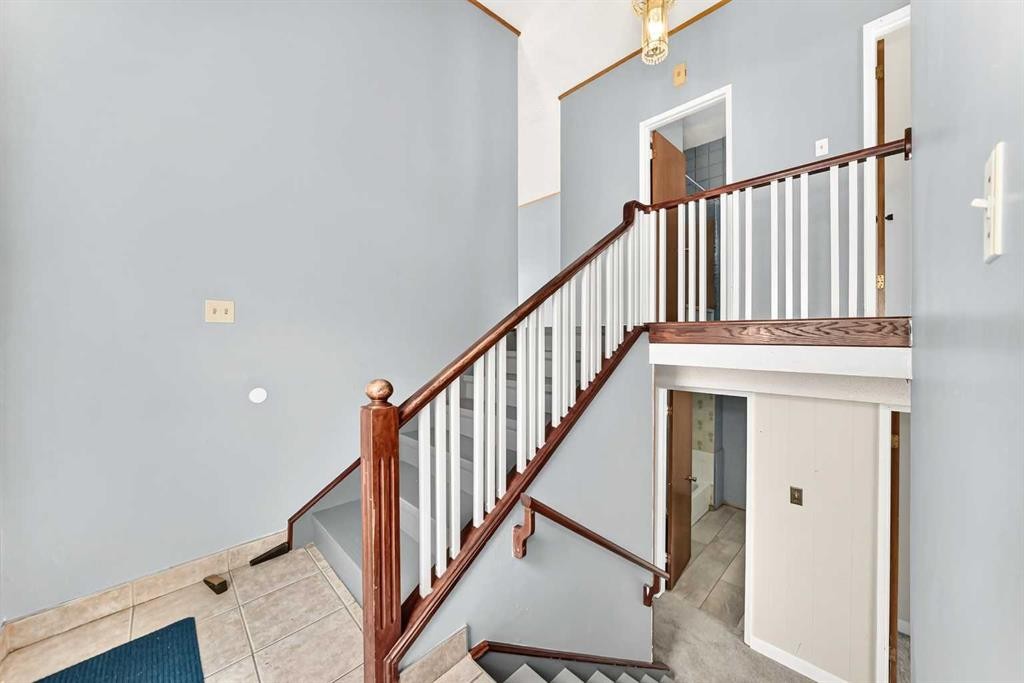 6329 Centre Street Nw, Calgary, AB - Indoor Photo Showing Other Room